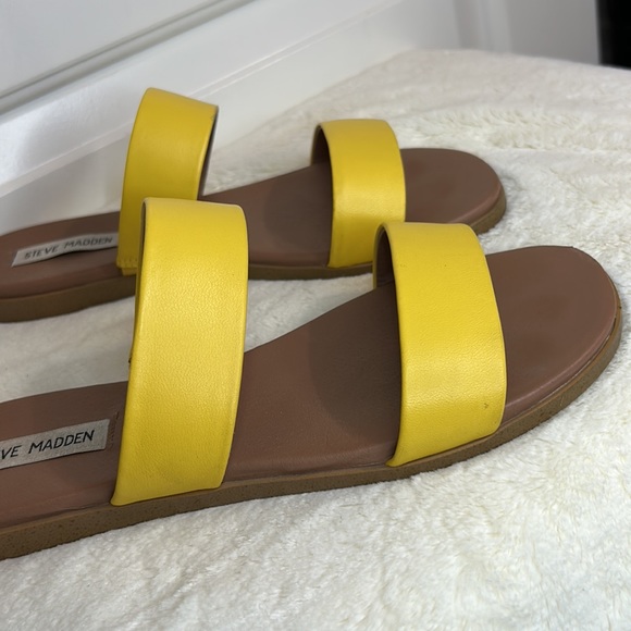 Steve Madden Dual Yellow Sandals - Picture 15 of 16